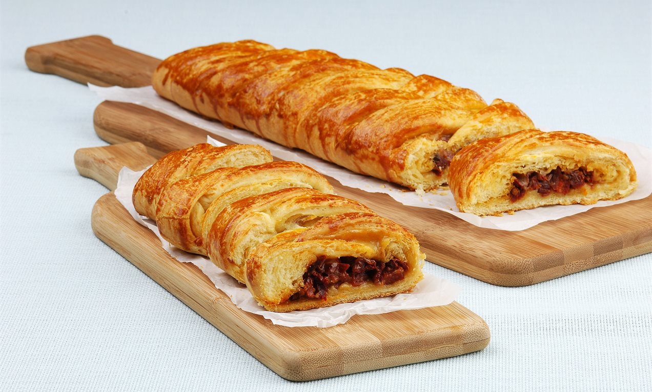 Sucuklu Örgü Çörek