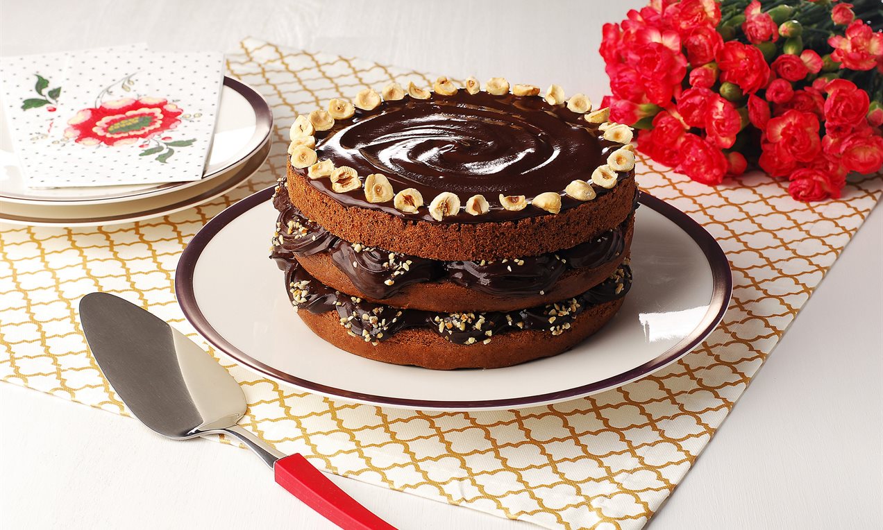 Bitter Çikolatalı Puding Dolgulu Pasta