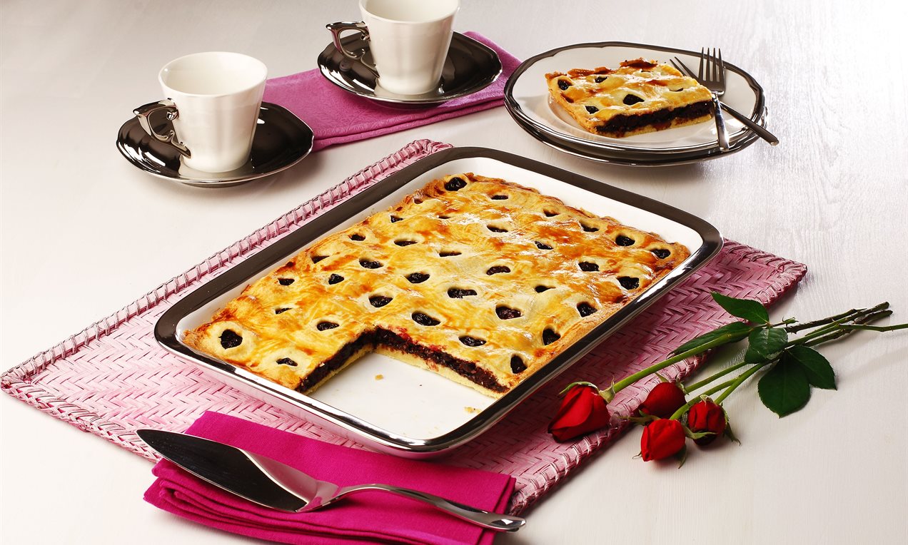Vişneli Kalpli Tart