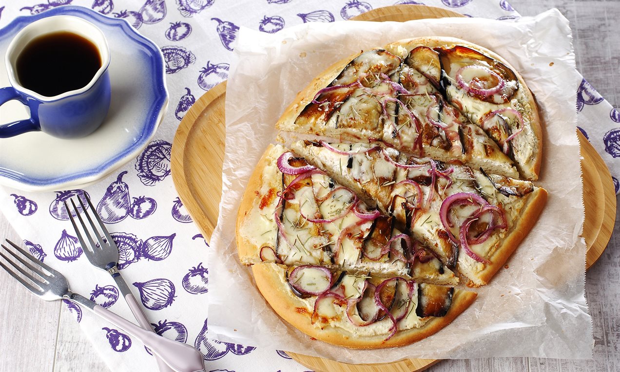 Kırmızı Soğanlı Patlıcanlı Pizza