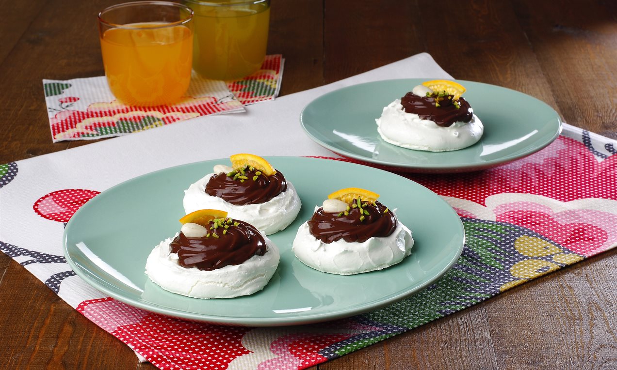 Çikolatalı Pudingli Pavlova Pastası