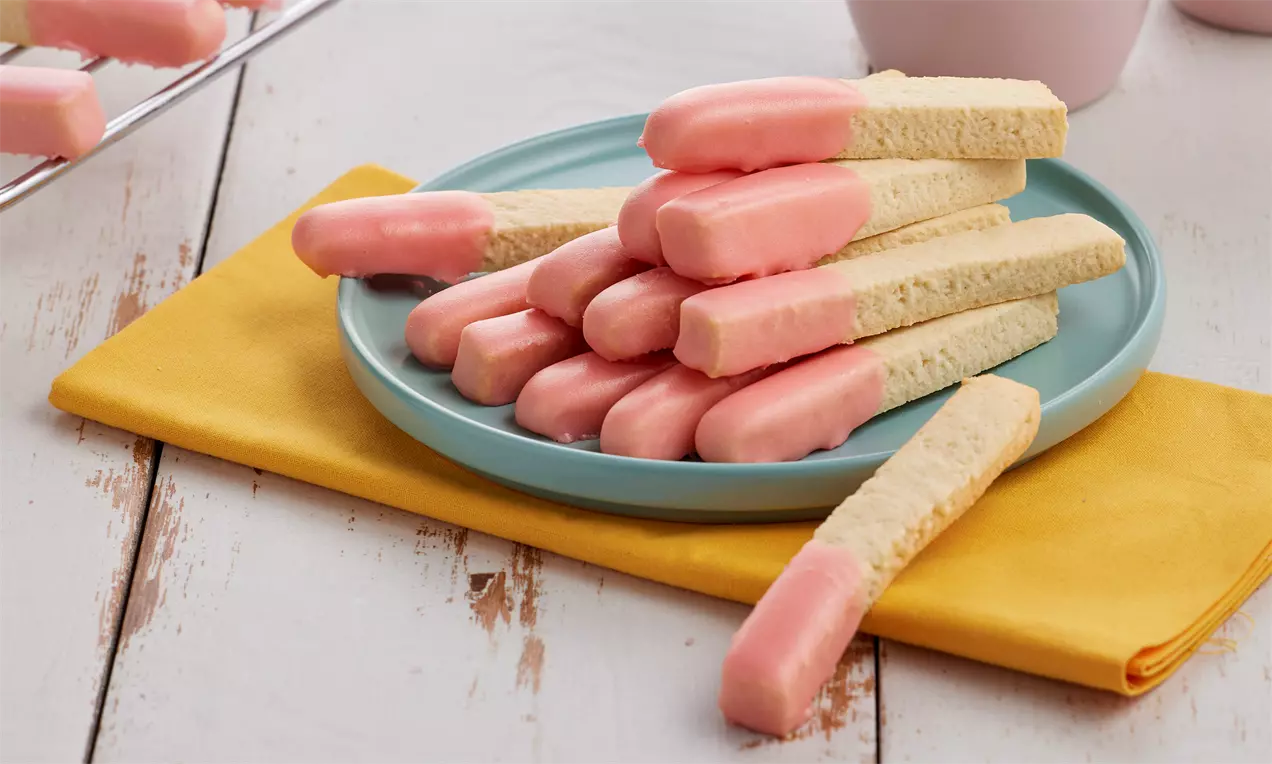 pembe glazurlu cubuk kurabiye