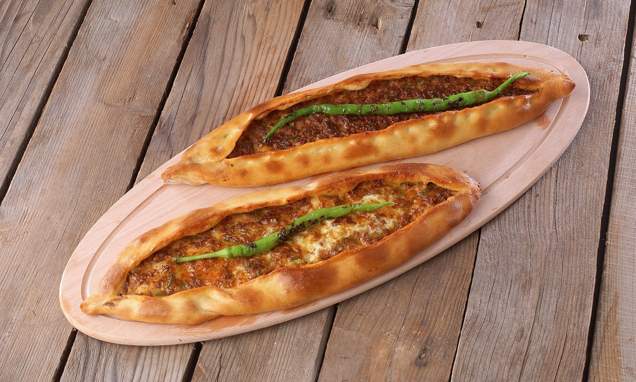 Kıymalı Yumurtalı Pide