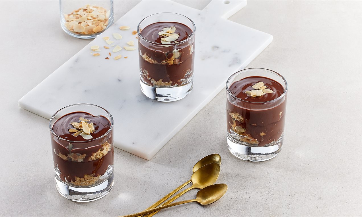 Bademli Bitter Çikolatalı Puding Kup