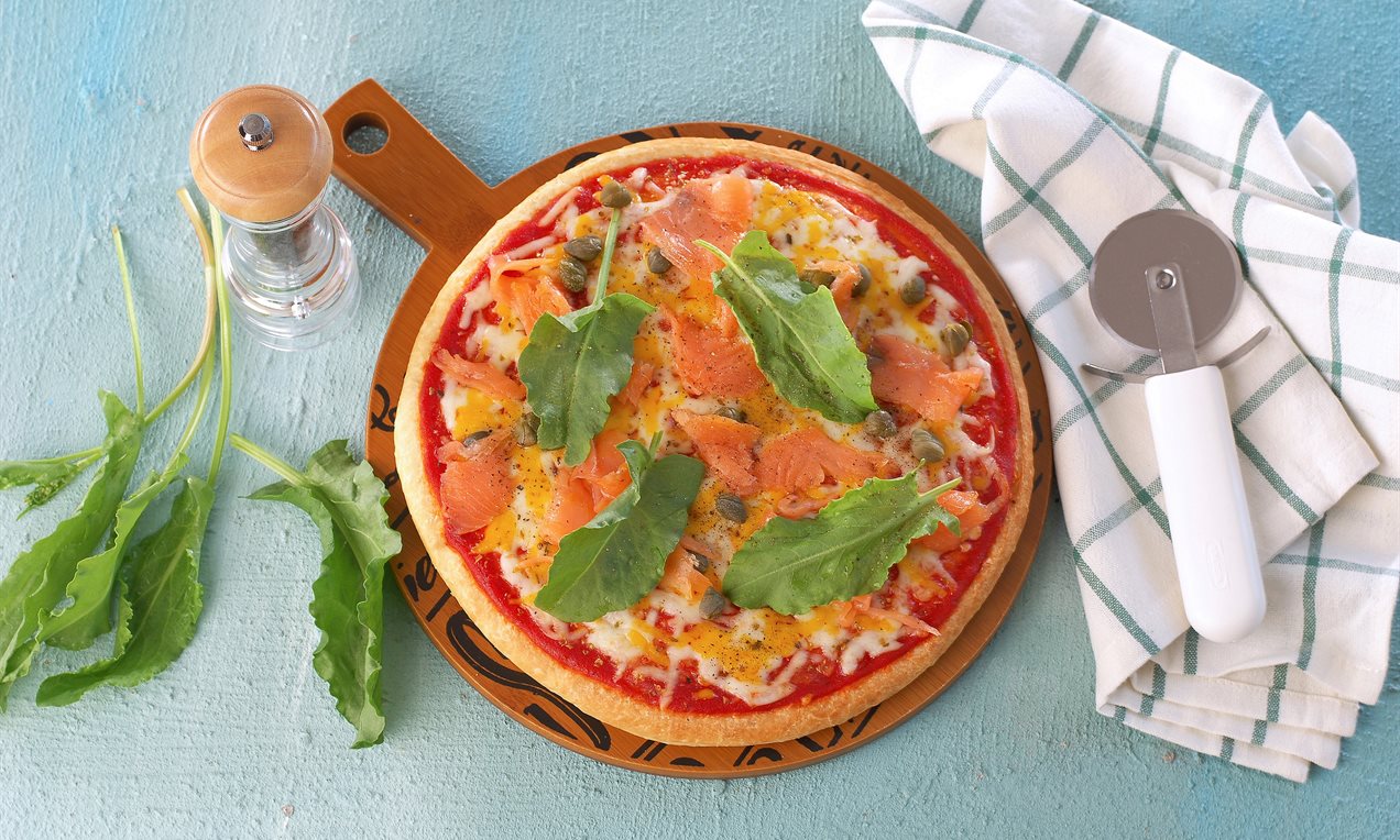 Füme Somonlu Dört Peynirli Pizza