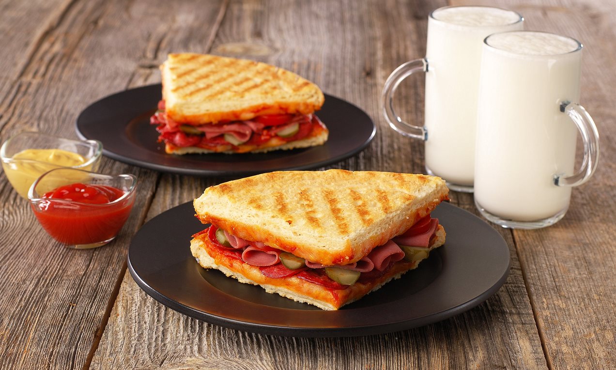 Dört Peynirli Pizza'dan Karışık Tost