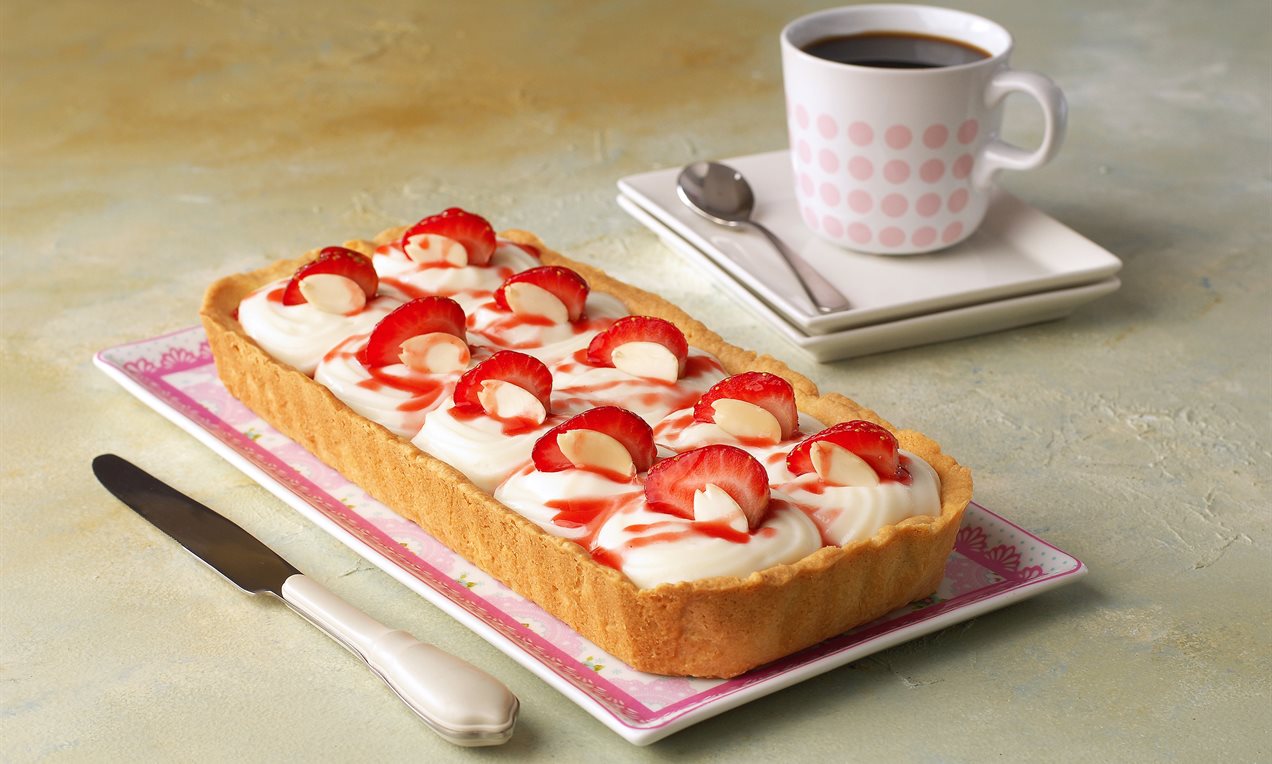 Sakızlı Muhallebili Çilekli Tart